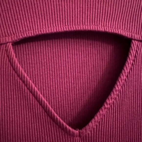 Long sleeve "peekaboo" T - Picture 4 of 4